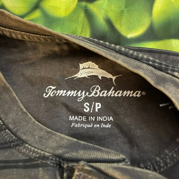 Tommy Bahama Tidelands Short Sleeve Henley, Onyx, Small, NWT - Picture 5 of 10